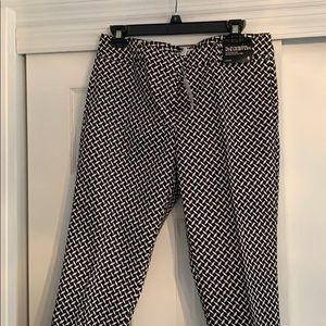 NY&C black& white cropped pants